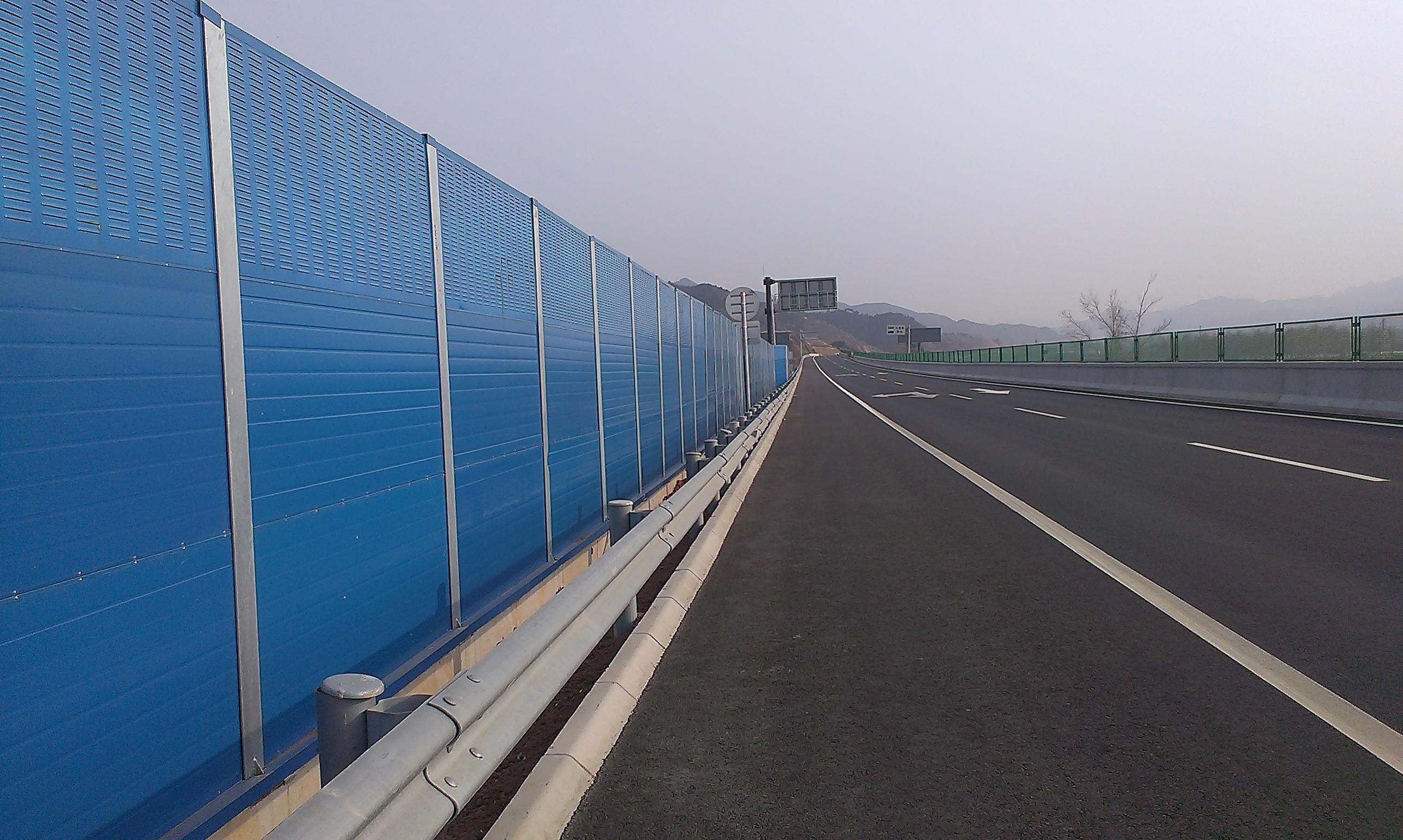 <a href=http://huaxiamian.com/news_article?news_id=136>公路聲屏障</a>
