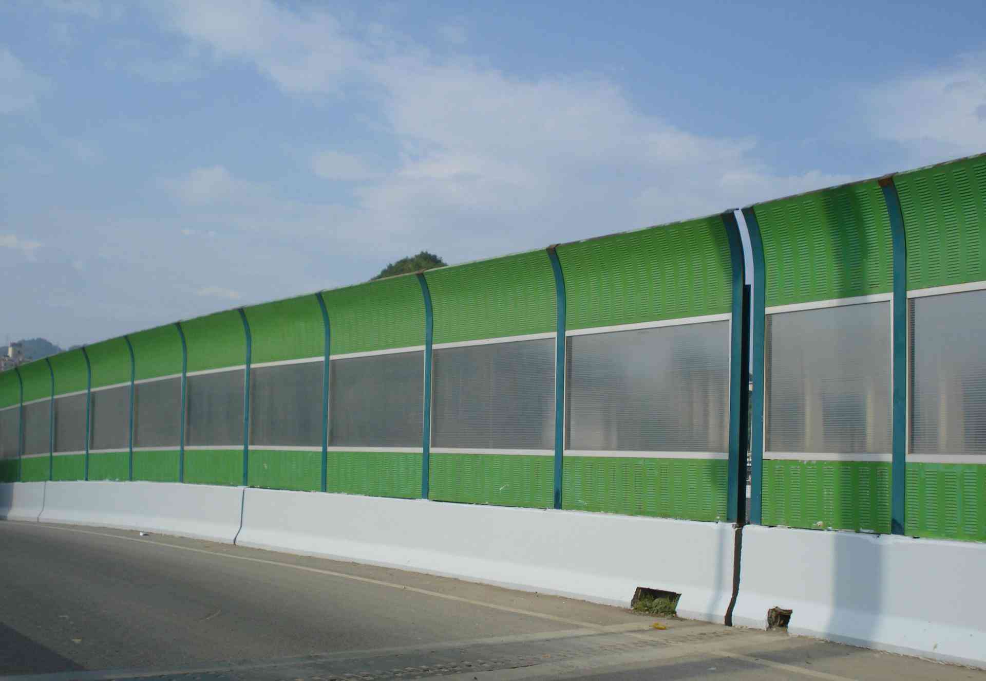 <a href=http://huaxiamian.com/news_article?news_id=139>公路聲屏障</a>