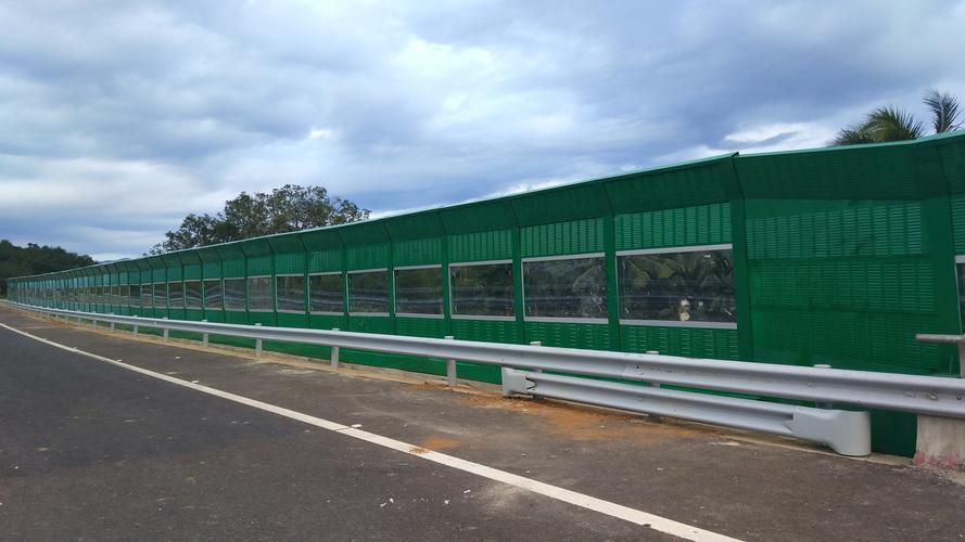 <a href=http://huaxiamian.com/news_article?news_id=144>天津道路聲屏障</a>